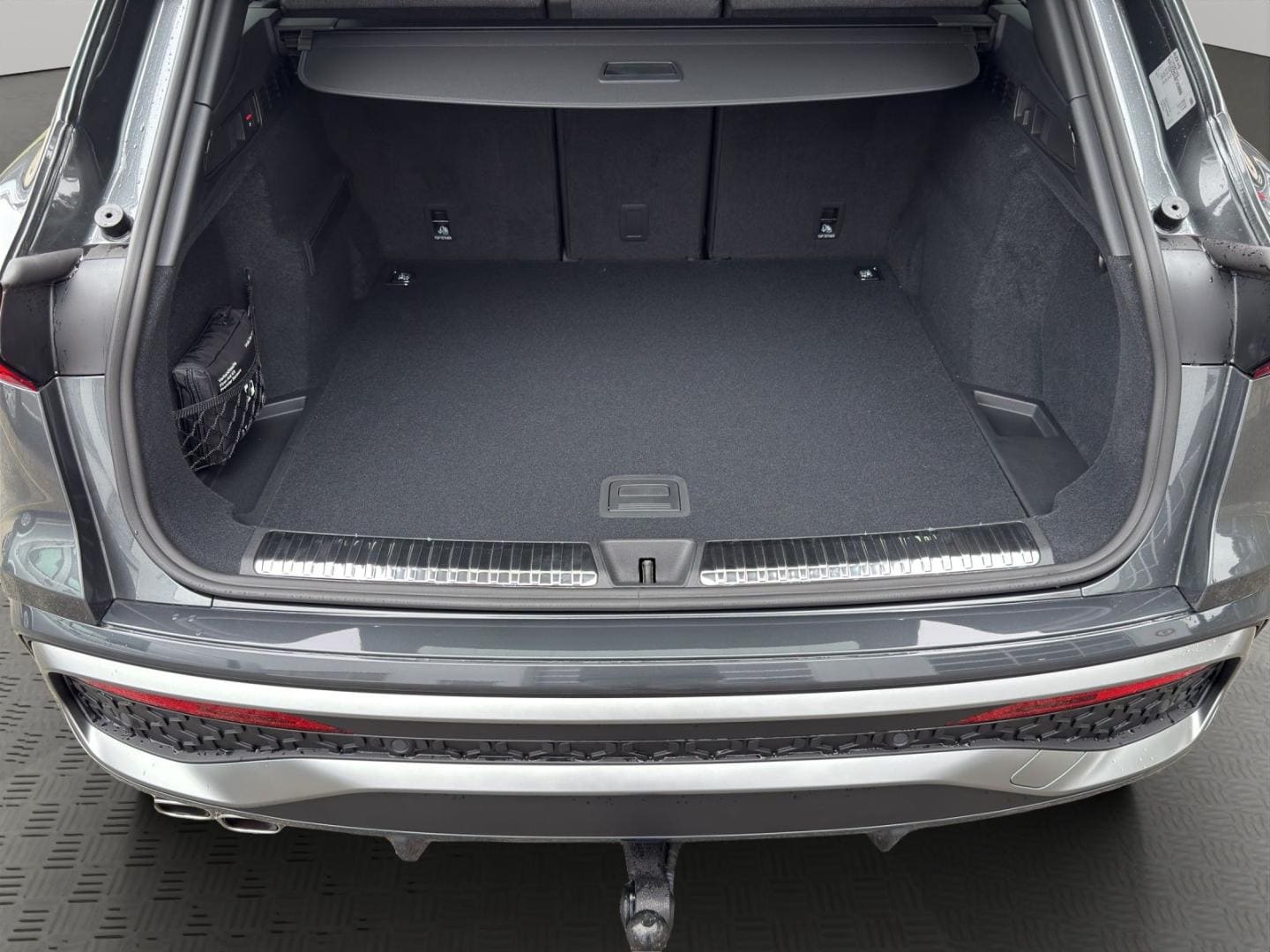 Bild über Audi Q5 SUV TDI quattro 220 kW S tronic - für weitere Informationen kontaktieren Sie den Audi Partner