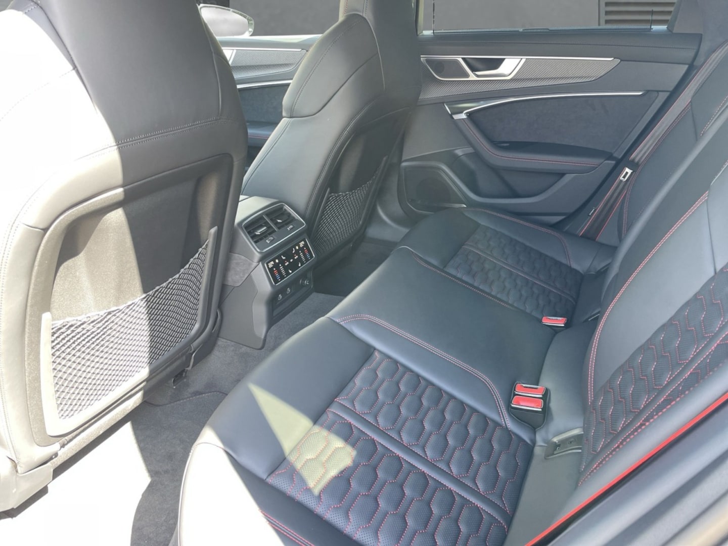 Bild über Audi RS 6 Avant TFSI quattro tiptronic - für weitere Informationen kontaktieren Sie den Audi Partner