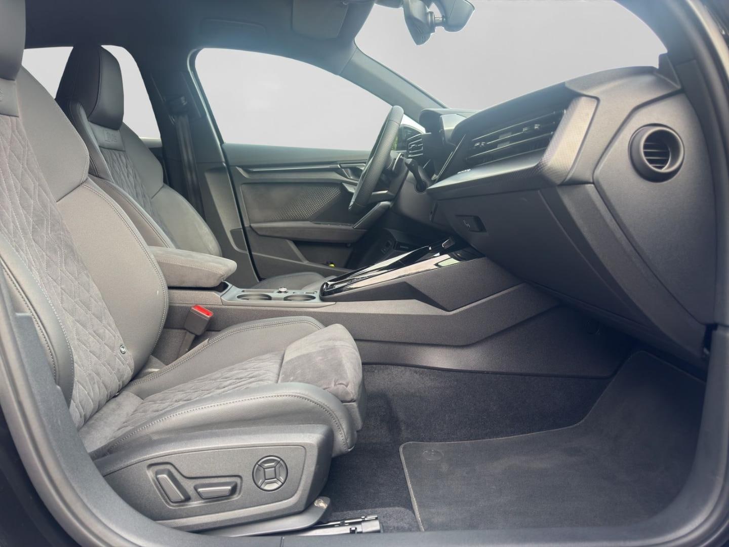 Bild über Audi RS 3 Sportback TFSI quattro 294 kW S tronic - für weitere Informationen kontaktieren Sie den Audi Partner