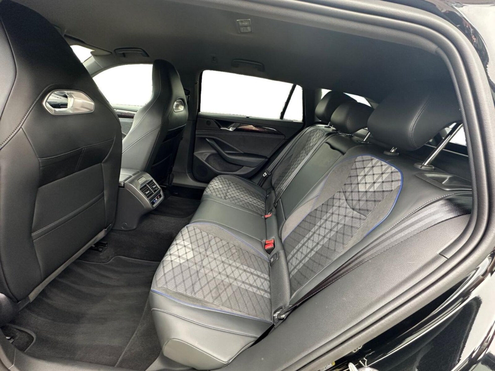 Volkswagen Passat – Bild 9