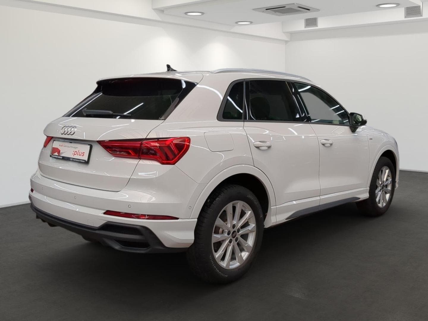 Bild über Audi Q3 TFSI e S line 45 TFSI e S tronic - für weitere Informationen kontaktieren Sie den Audi Partner