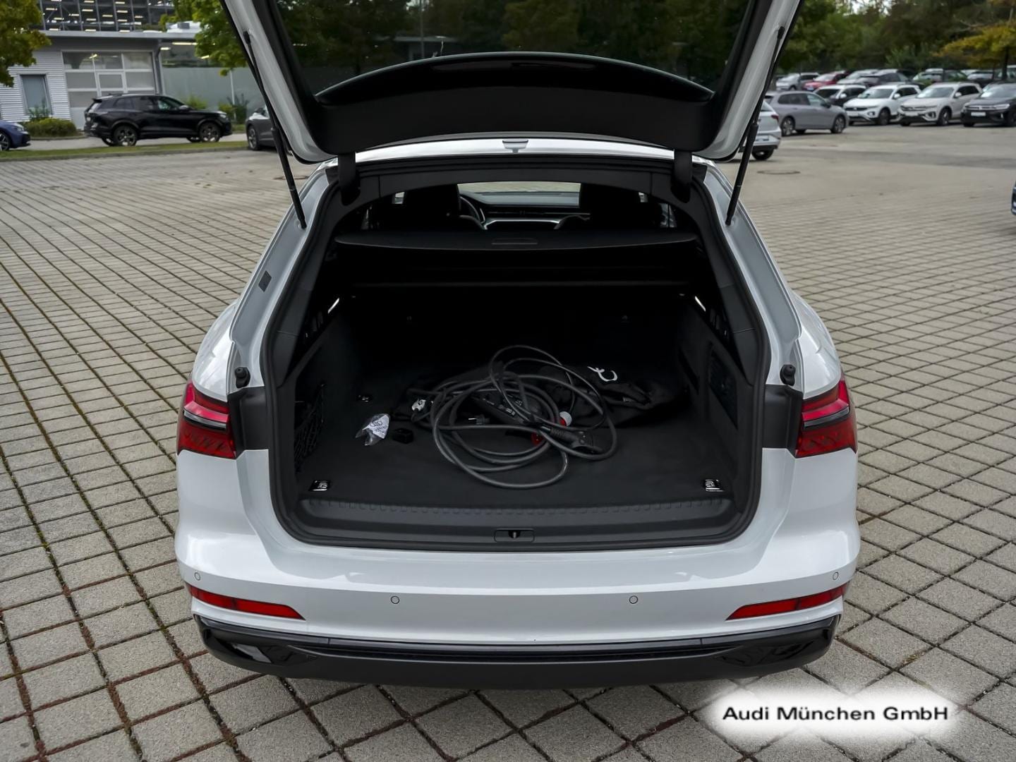Bild über Audi A6 Avant TFSI e S line 55 TFSI e quattro S tronic - für weitere Informationen kontaktieren Sie den Audi Partner