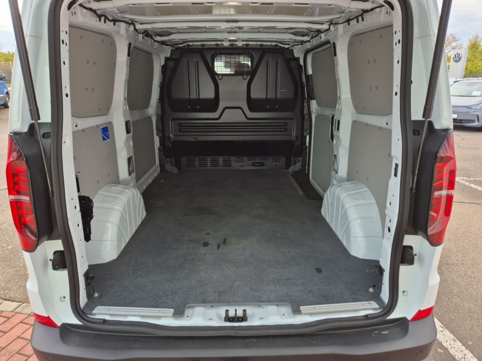 Volkswagen Transporter Kasten kurzer Radstand – Bild 14