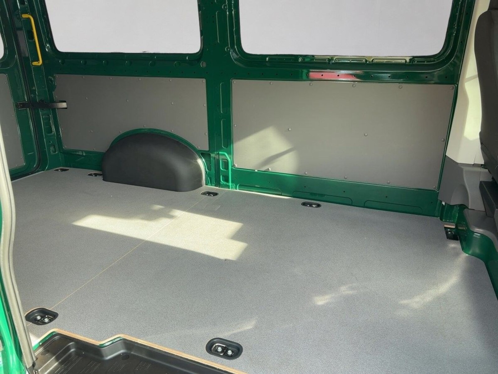 Volkswagen Crafter Kasten mittlerer Radstand – Bild 7