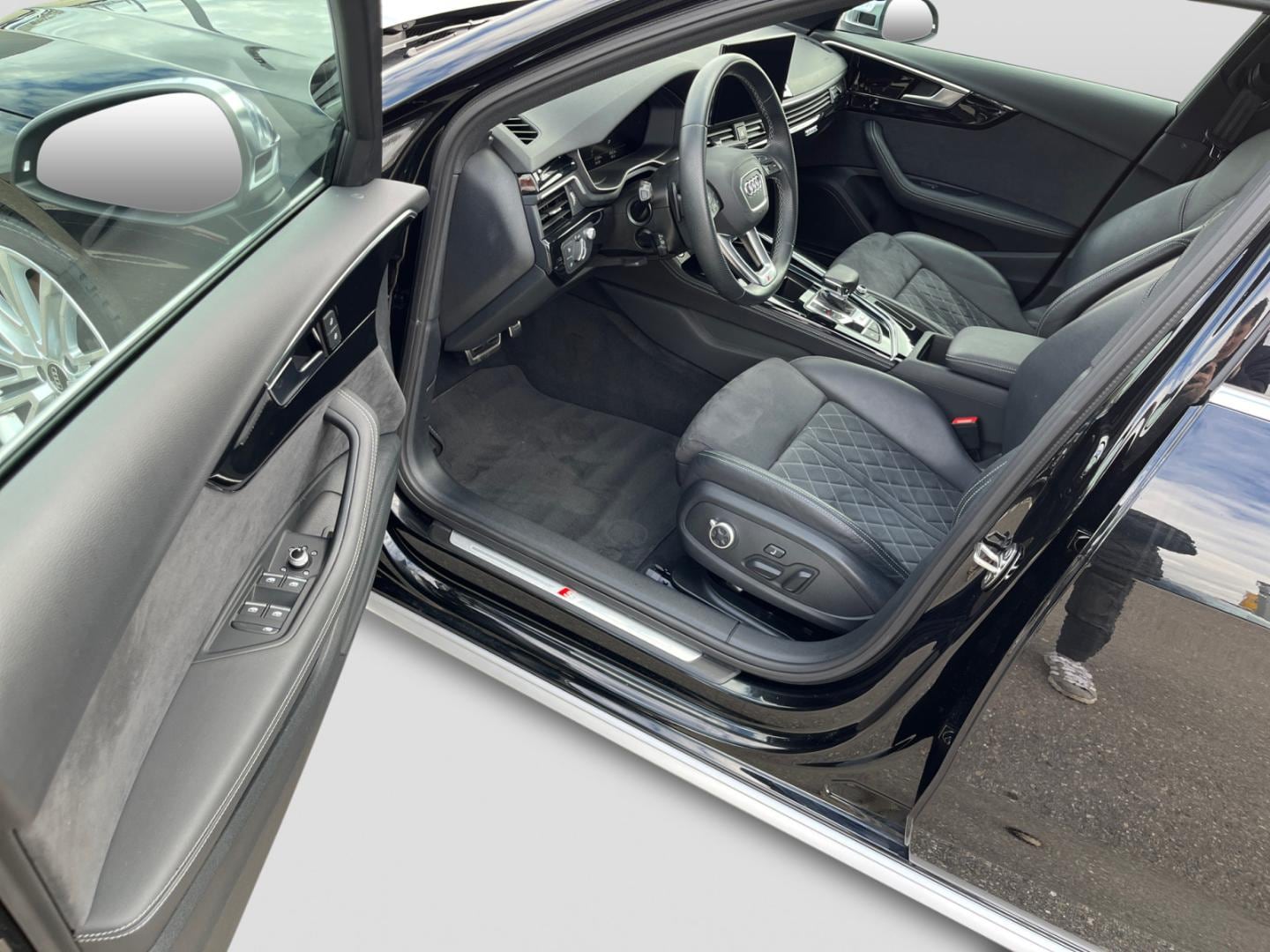 Bild über Audi S4 Limousine TDI quattro tiptronic - für weitere Informationen kontaktieren Sie den Audi Partner