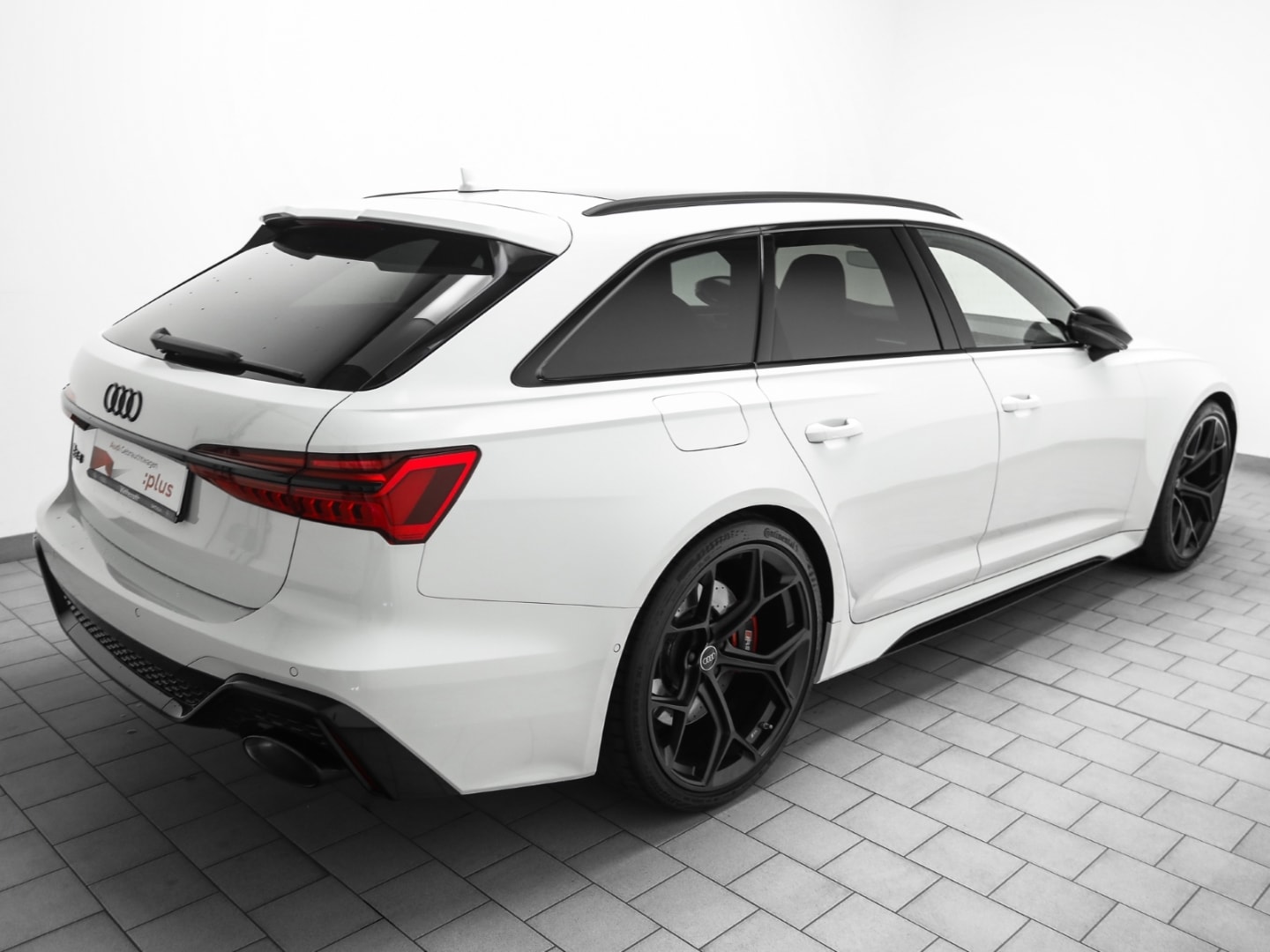 Bild über Audi RS 6 Avant performance quattro tiptronic - für weitere Informationen kontaktieren Sie den Audi Partner