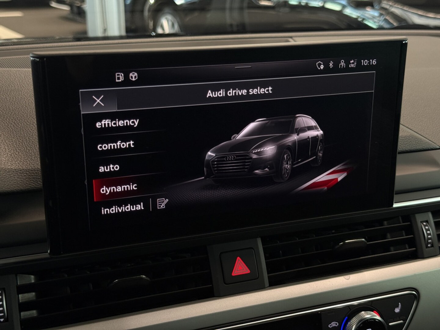 Bild über Audi A4 Avant 40 TFSI quattro S tronic - für weitere Informationen kontaktieren Sie den Audi Partner