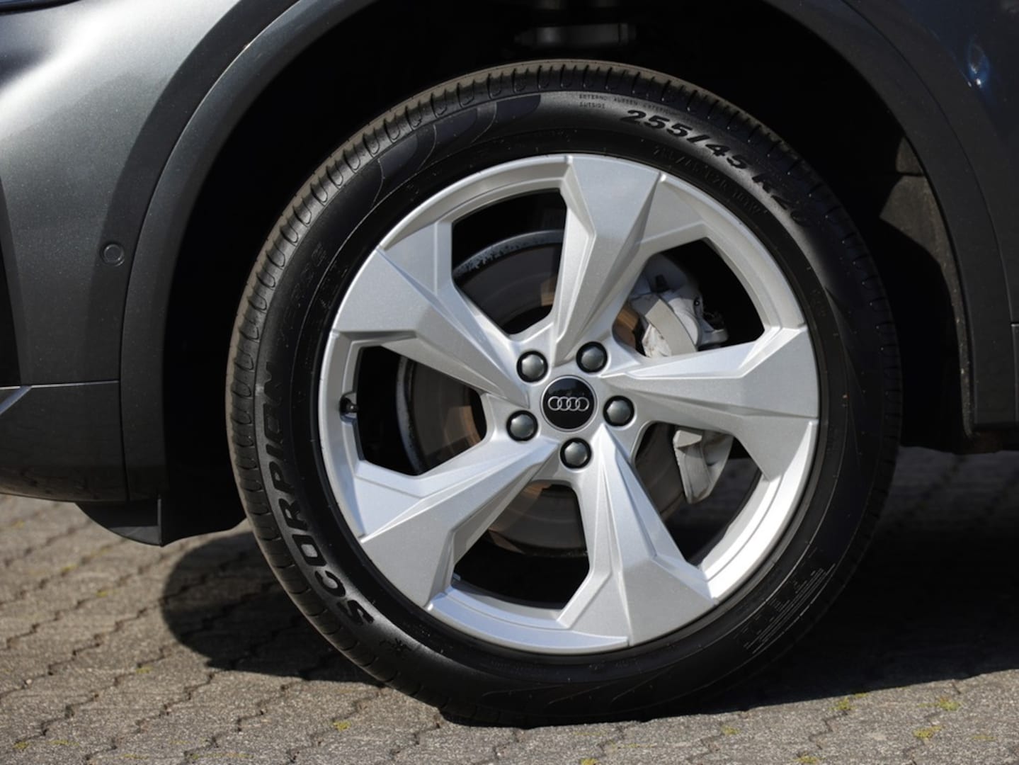 Bild über Audi Q5 Sportback 40 TDI quattro S tronic - für weitere Informationen kontaktieren Sie den Audi Partner