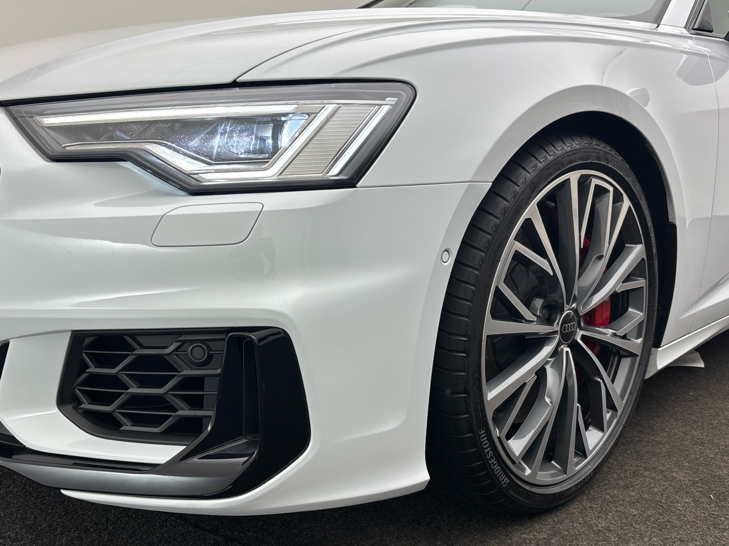 Bild über Audi S6 Avant TDI quattro tiptronic - für weitere Informationen kontaktieren Sie den Audi Partner