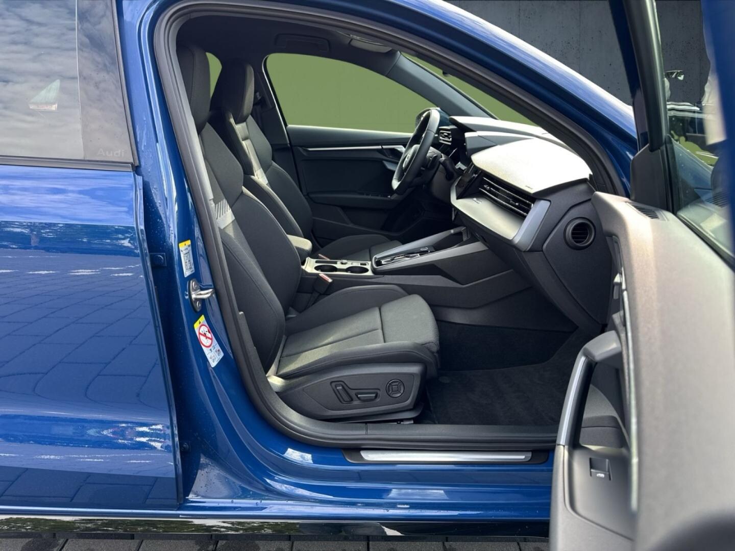 Bild über Audi A3 Limousine S line 35 TDI S tronic - für weitere Informationen kontaktieren Sie den Audi Partner