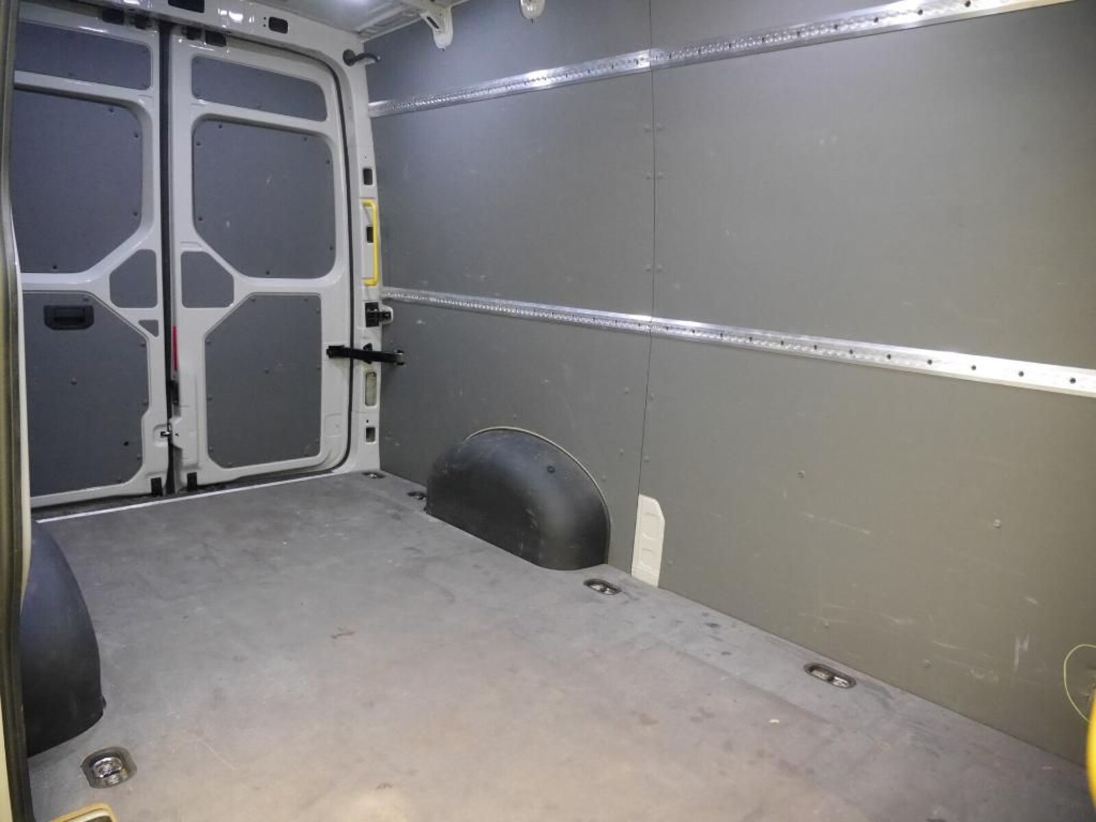 Volkswagen Crafter Kasten mittlerer Radstand – Bild 8