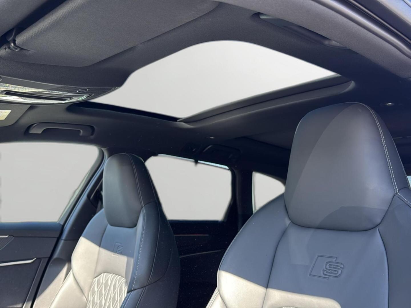 Bild über Audi A6 Avant TFSI e S line 55 TFSI e quattro S tronic - für weitere Informationen kontaktieren Sie den Audi Partner