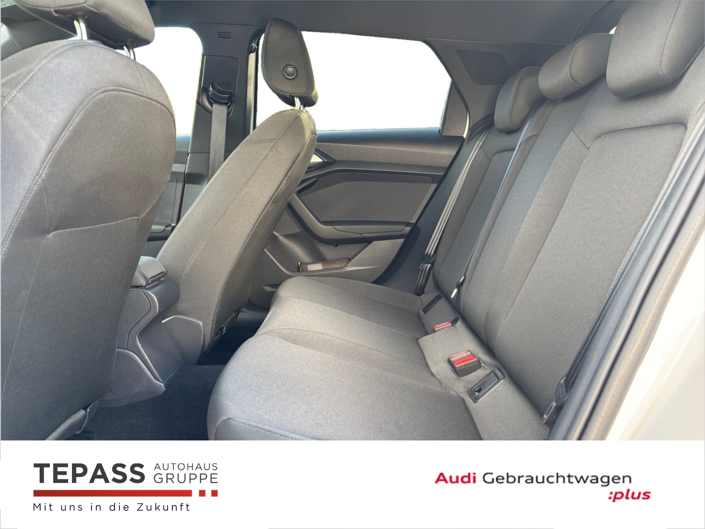 Bild über Audi A1 Sportback S line 30 TFSI Schaltgetriebe - für weitere Informationen kontaktieren Sie den Audi Partner