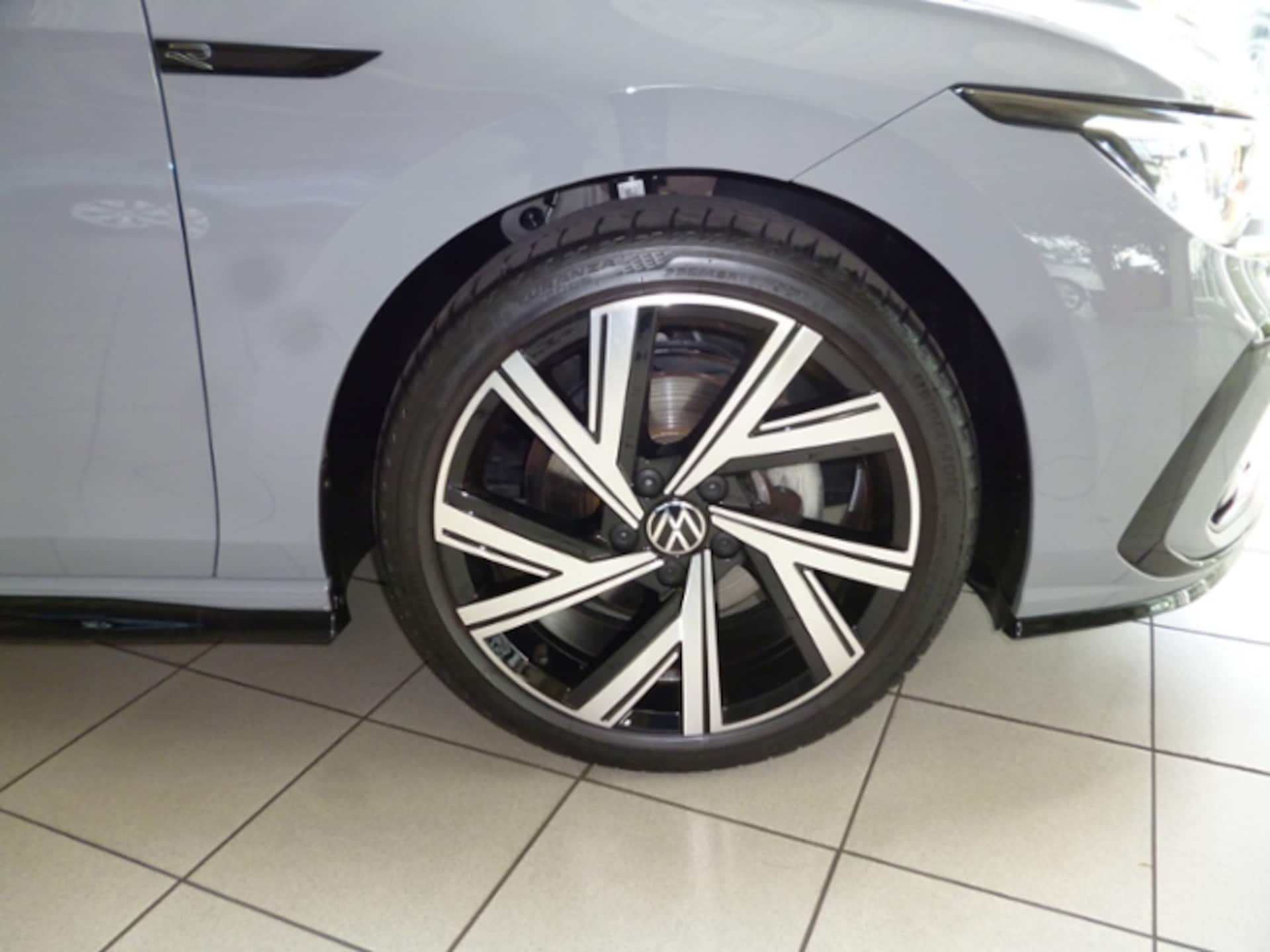 Volkswagen Golf R-Line