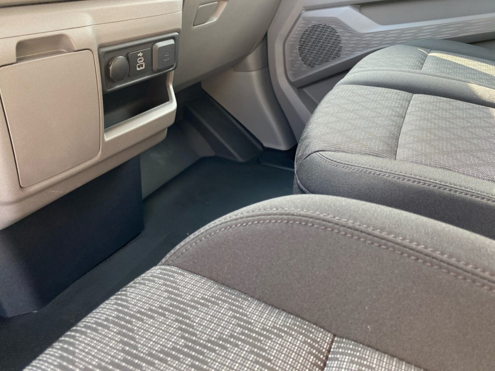 Volkswagen Transporter Kasten langer Radstand – Bild 11
