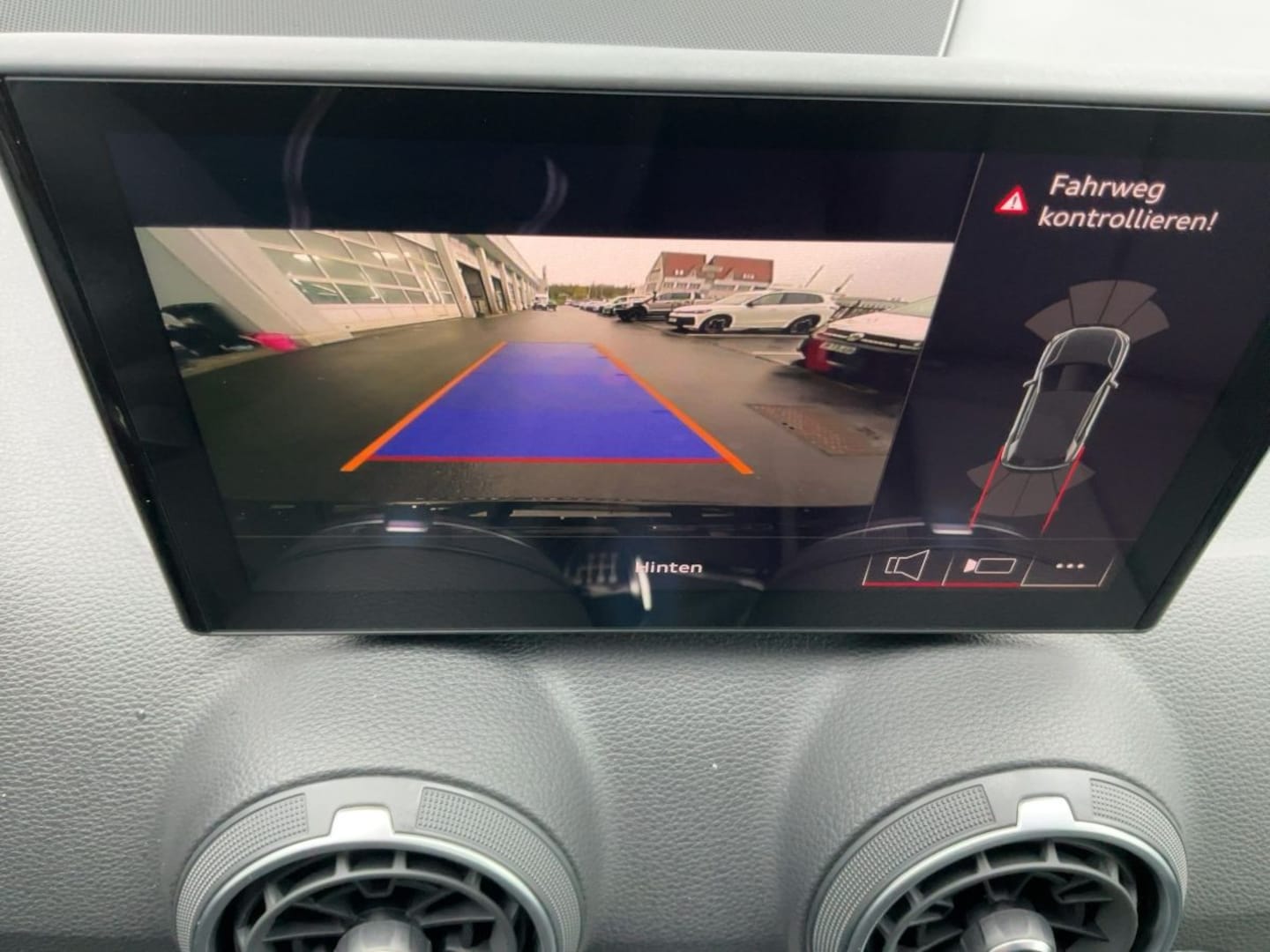 Bild über Audi Q2 30 TFSI Schaltgetriebe - für weitere Informationen kontaktieren Sie den Audi Partner