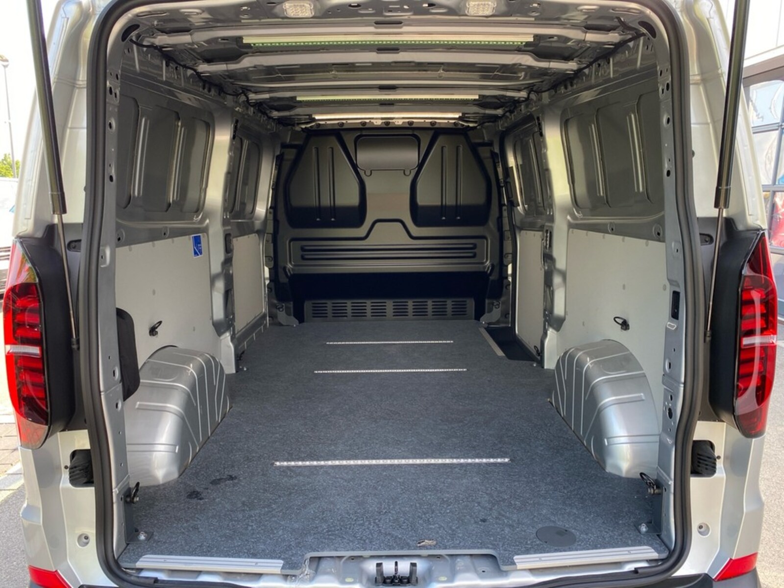 Volkswagen Transporter Kasten langer Radstand – Bild 13