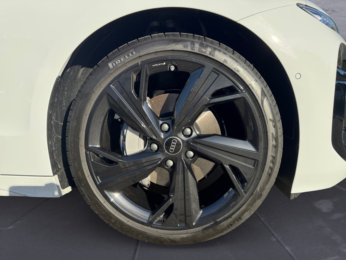 Bild über Audi A6 Avant e-tron S line business e-tron performance 270 kW - für weitere Informationen kontaktieren Sie den Audi Partner