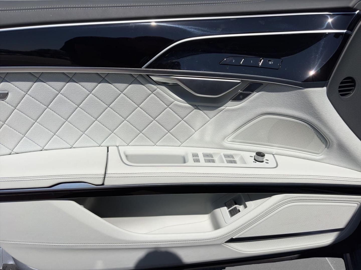 Bild über Audi A8 L TFSI e 60 TFSI e quattro 340 kW tiptronic - für weitere Informationen kontaktieren Sie den Audi Partner