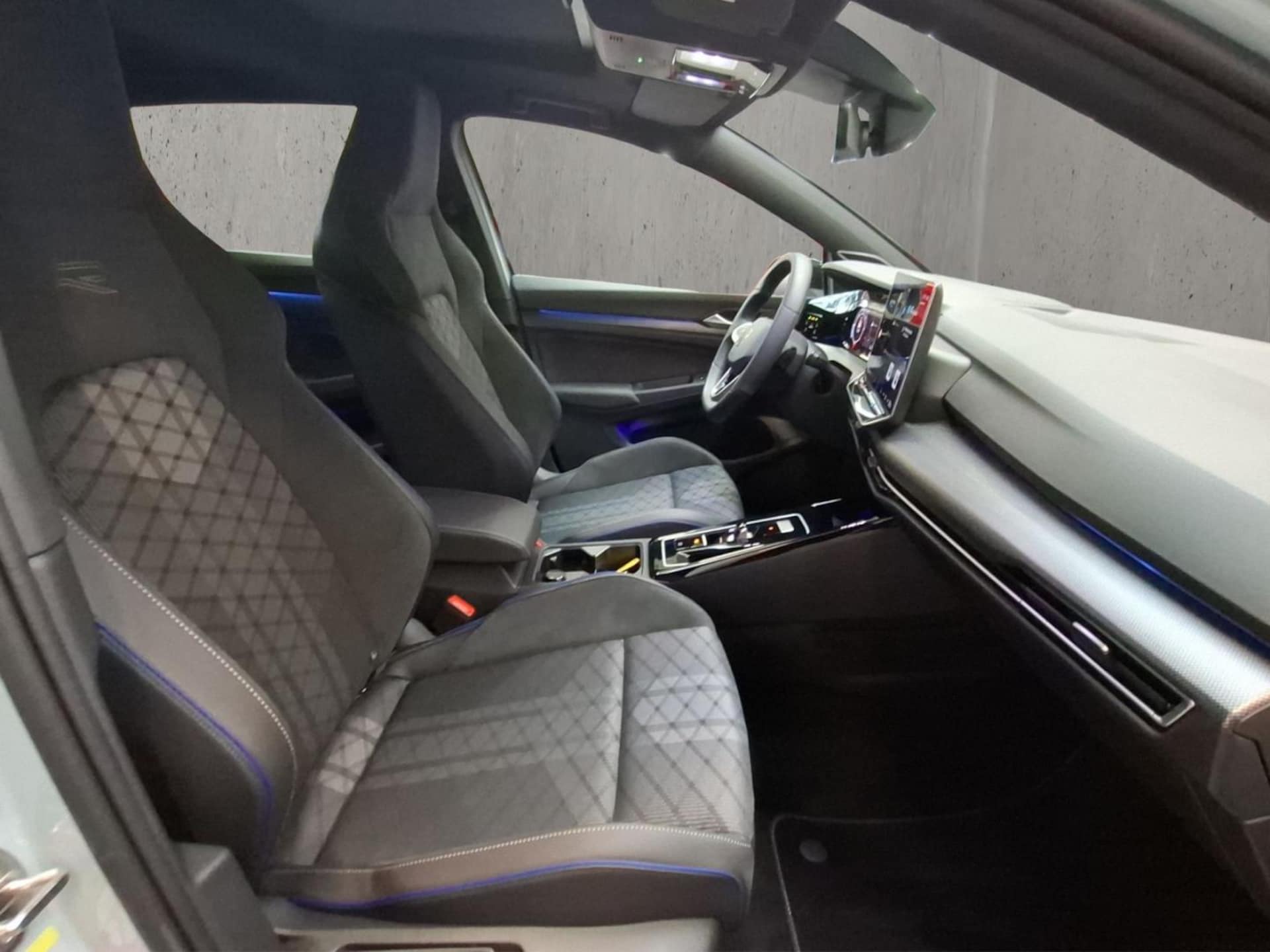 Volkswagen Golf R-Line