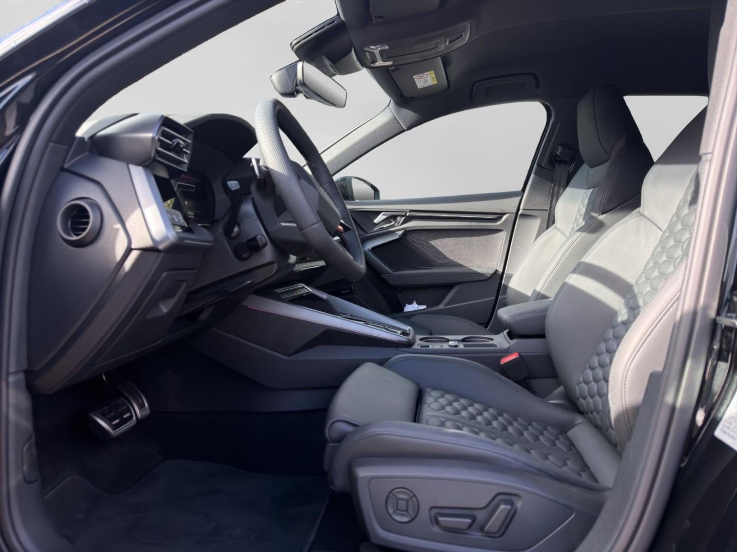 Bild über Audi RS 3 Sportback TFSI quattro 294 kW S tronic - für weitere Informationen kontaktieren Sie den Audi Partner