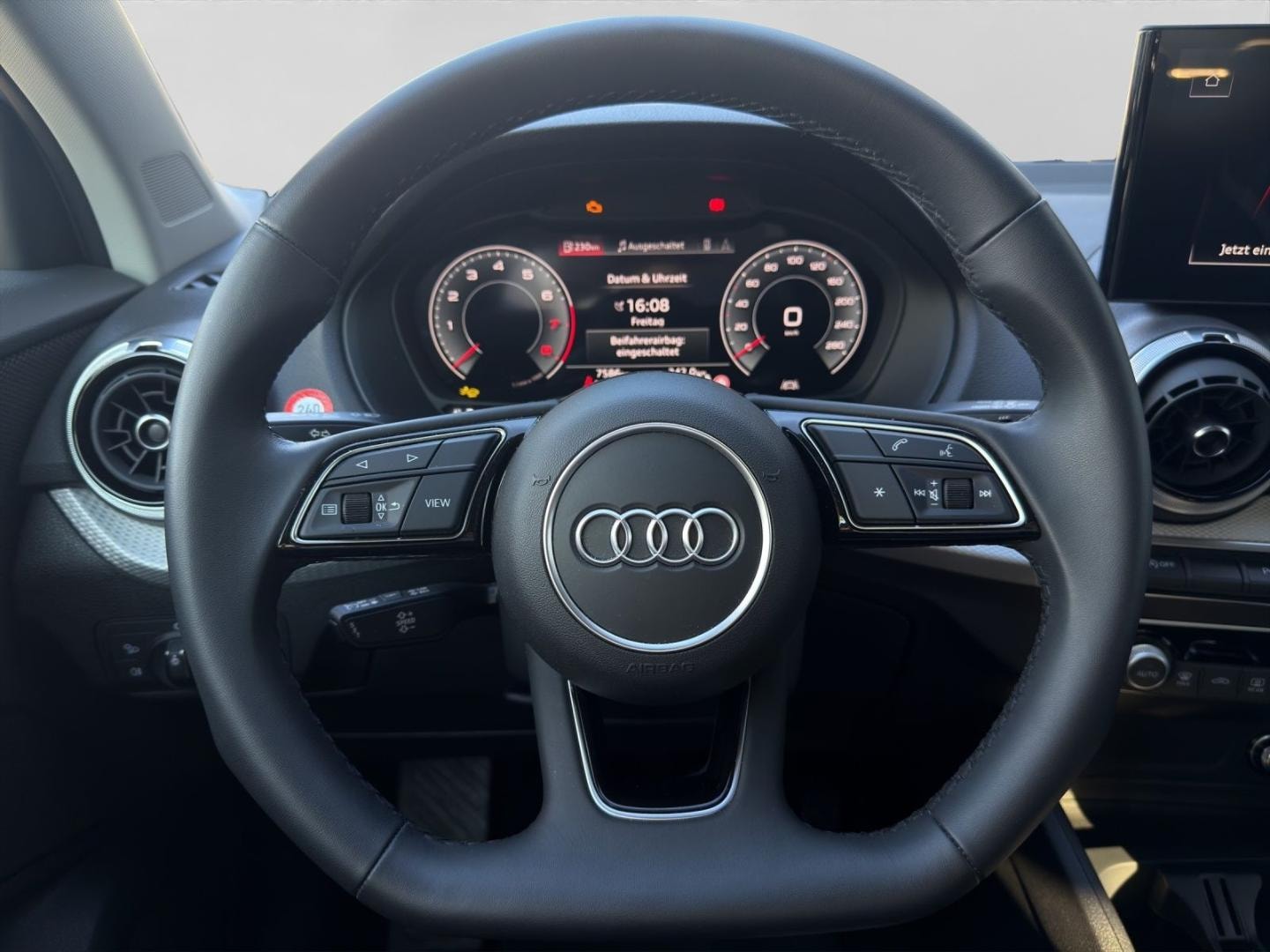 Bild über Audi Q2 S line 30 TFSI Schaltgetriebe - für weitere Informationen kontaktieren Sie den Audi Partner