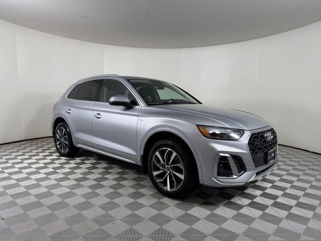 2022 Audi Q5 45 Premium Plus's photo