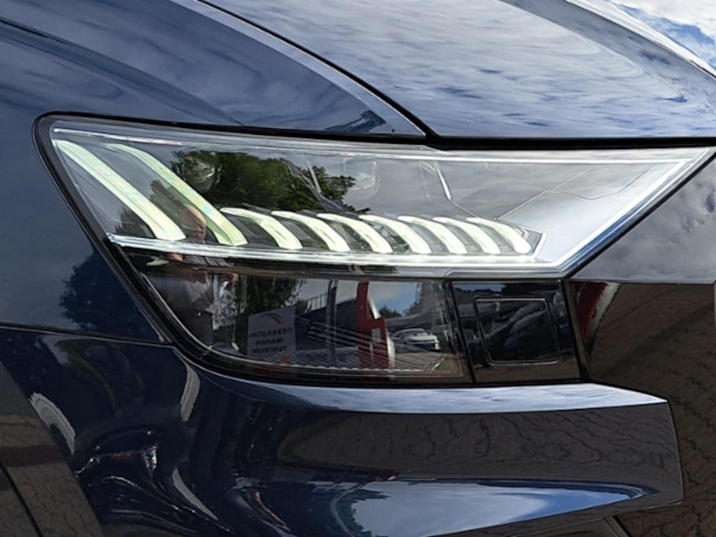 Bild über Audi SQ8 TFSI quattro tiptronic - für weitere Informationen kontaktieren Sie den Audi Partner