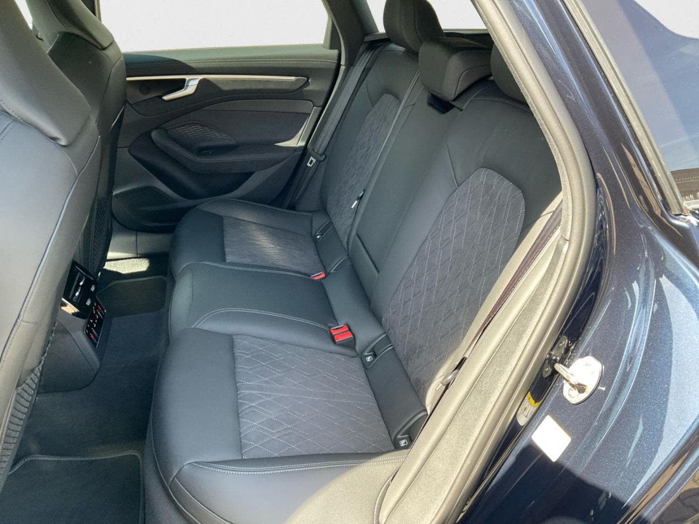 Bild über Audi A6 Avant edition one TDI quattro 150 kW S tronic - für weitere Informationen kontaktieren Sie den Audi Partner