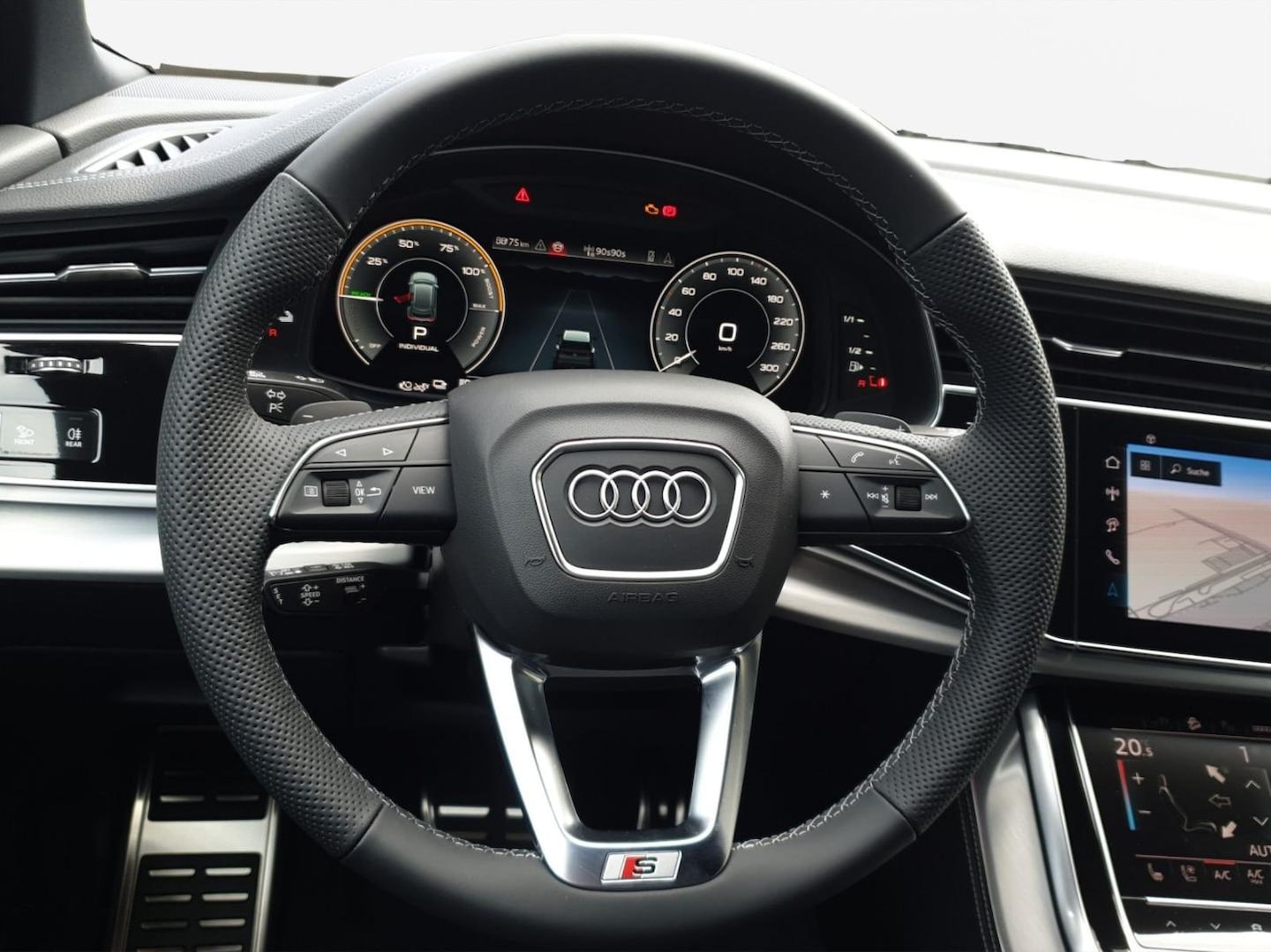 Bild über Audi Q8 SUV TFSI e S line business TFSI e quattro 360 kW tiptronic - für weitere Informationen kontaktieren Sie den Audi Partner
