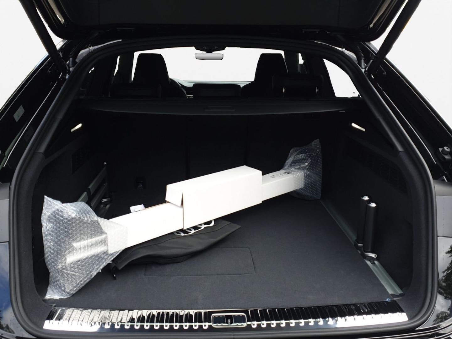 Bild über Audi Q8 SUV TFSI e S line business TFSI e quattro 360 kW tiptronic - für weitere Informationen kontaktieren Sie den Audi Partner