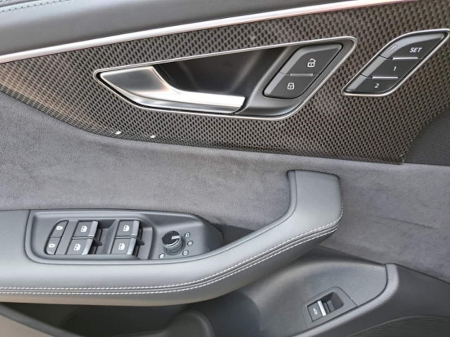 Bild über Audi SQ8 TFSI quattro tiptronic - für weitere Informationen kontaktieren Sie den Audi Partner