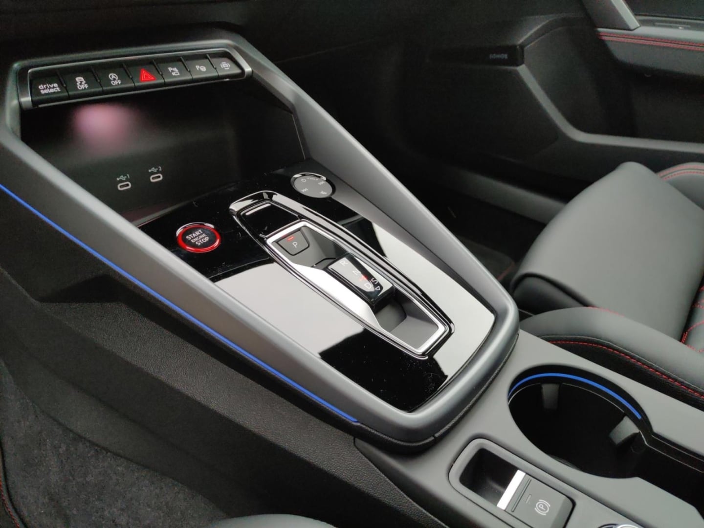 Bild über Audi RS 3 Limousine TFSI quattro 294 kW S tronic - für weitere Informationen kontaktieren Sie den Audi Partner