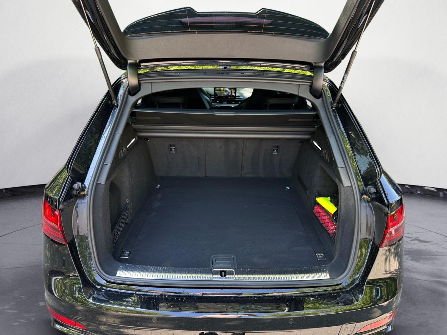 Image about Audi RS 4 Avant TFSI quattro tiptronic