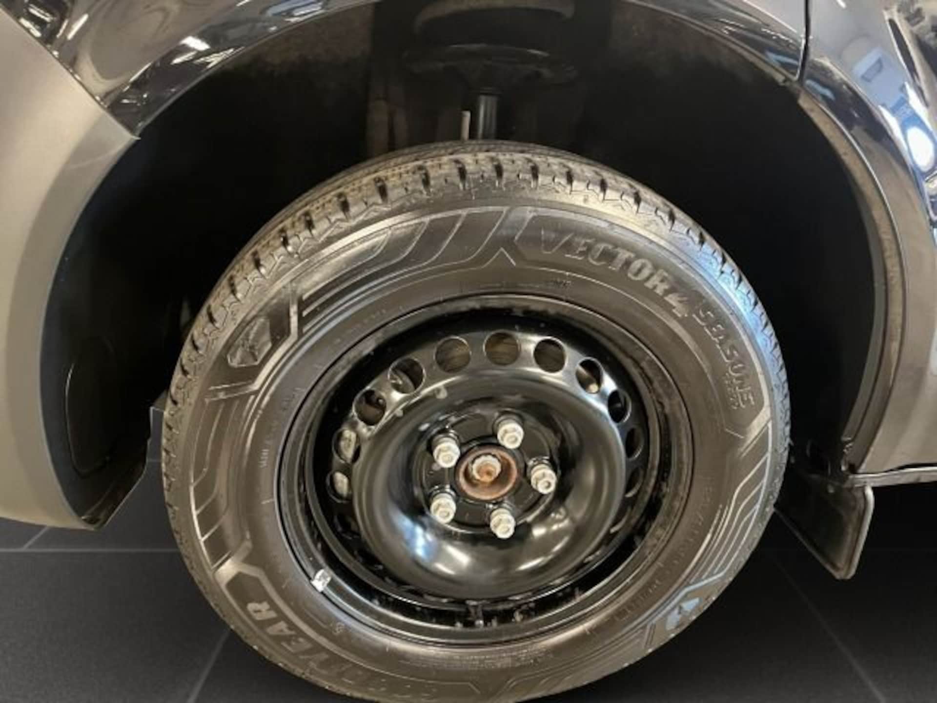 Volkswagen T6.1 Transporter Kombi langer Radstand
