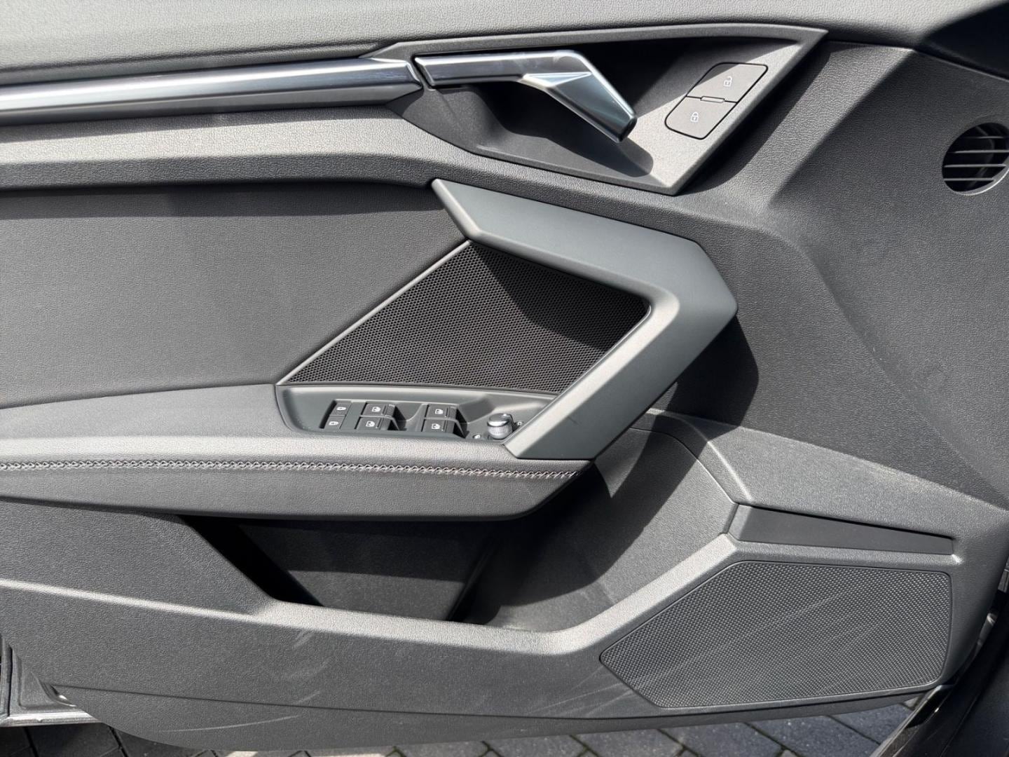 Bild über Audi S3 Limousine TFSI quattro S tronic - für weitere Informationen kontaktieren Sie den Audi Partner