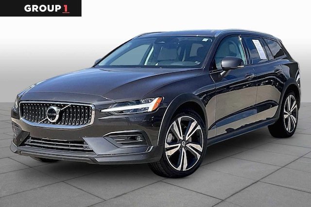 2025 Volvo V60 Cross Country