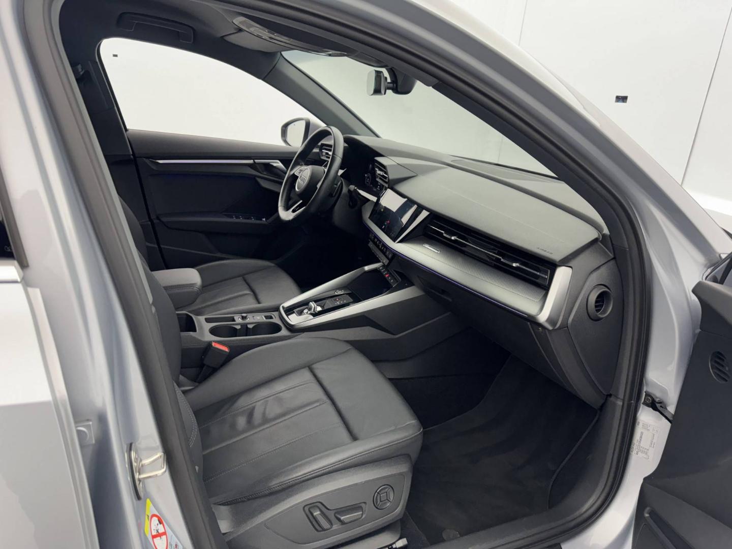 Image about Audi A3 Sportback Design Luxe 35 TDI 110 kW (150 ch) S tronic