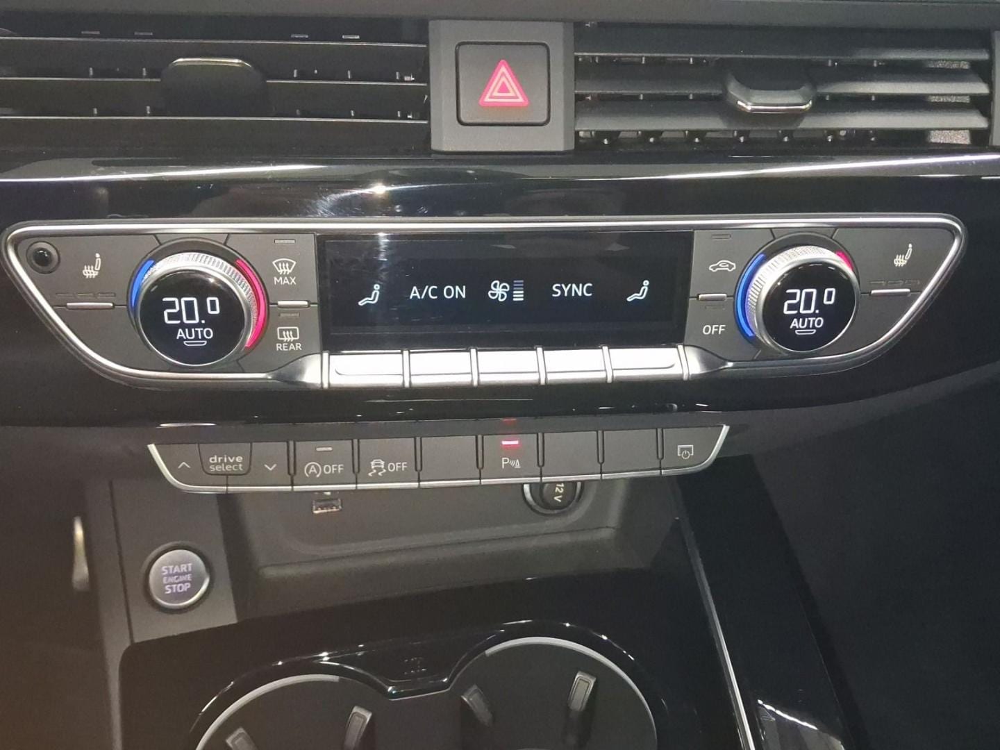 Bild über Audi A4 Avant S line 40 TFSI quattro S tronic - für weitere Informationen kontaktieren Sie den Audi Partner
