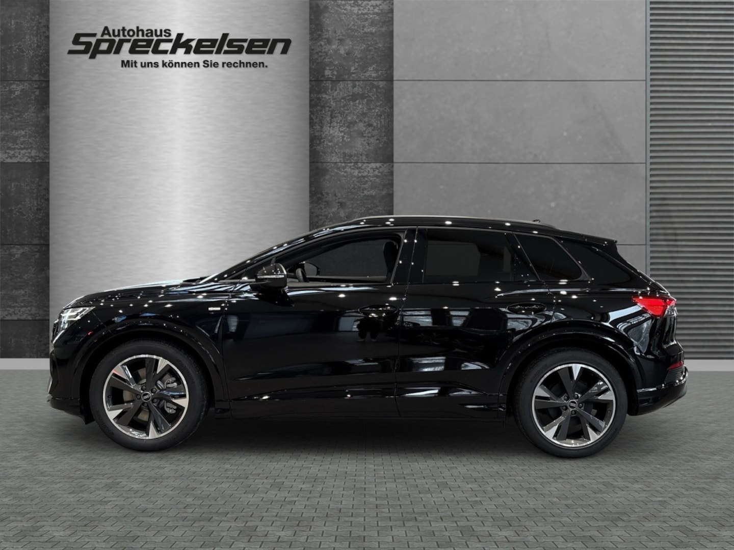 Bild über Audi Q4 e-tron 45 e-tron - für weitere Informationen kontaktieren Sie den Audi Partner