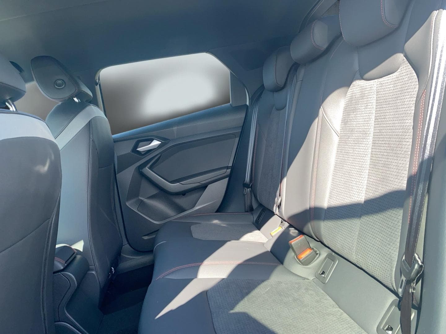 Bild über Audi A1 Sportback S line 40 TFSI S tronic - für weitere Informationen kontaktieren Sie den Audi Partner