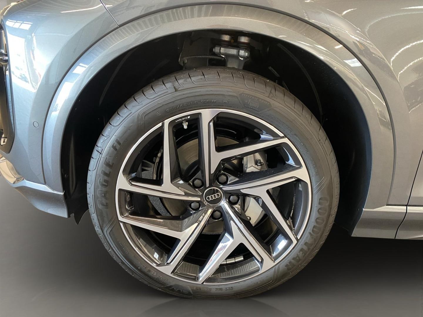 Bild über Audi Q6 SUV e-tron S line business e-tron performance 225 kW - für weitere Informationen kontaktieren Sie den Audi Partner