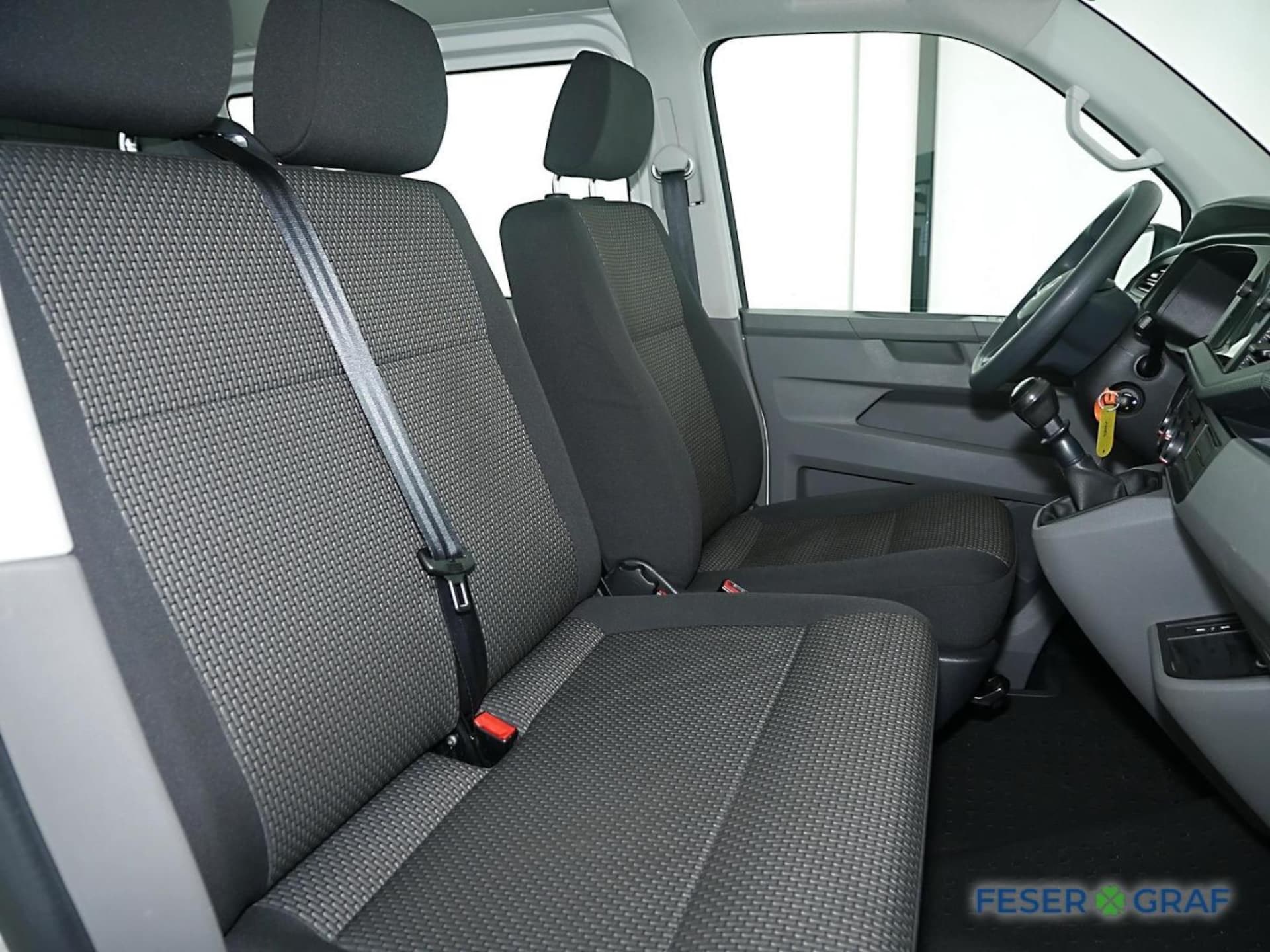 Volkswagen T6.1 Transporter Kombi langer Radstand