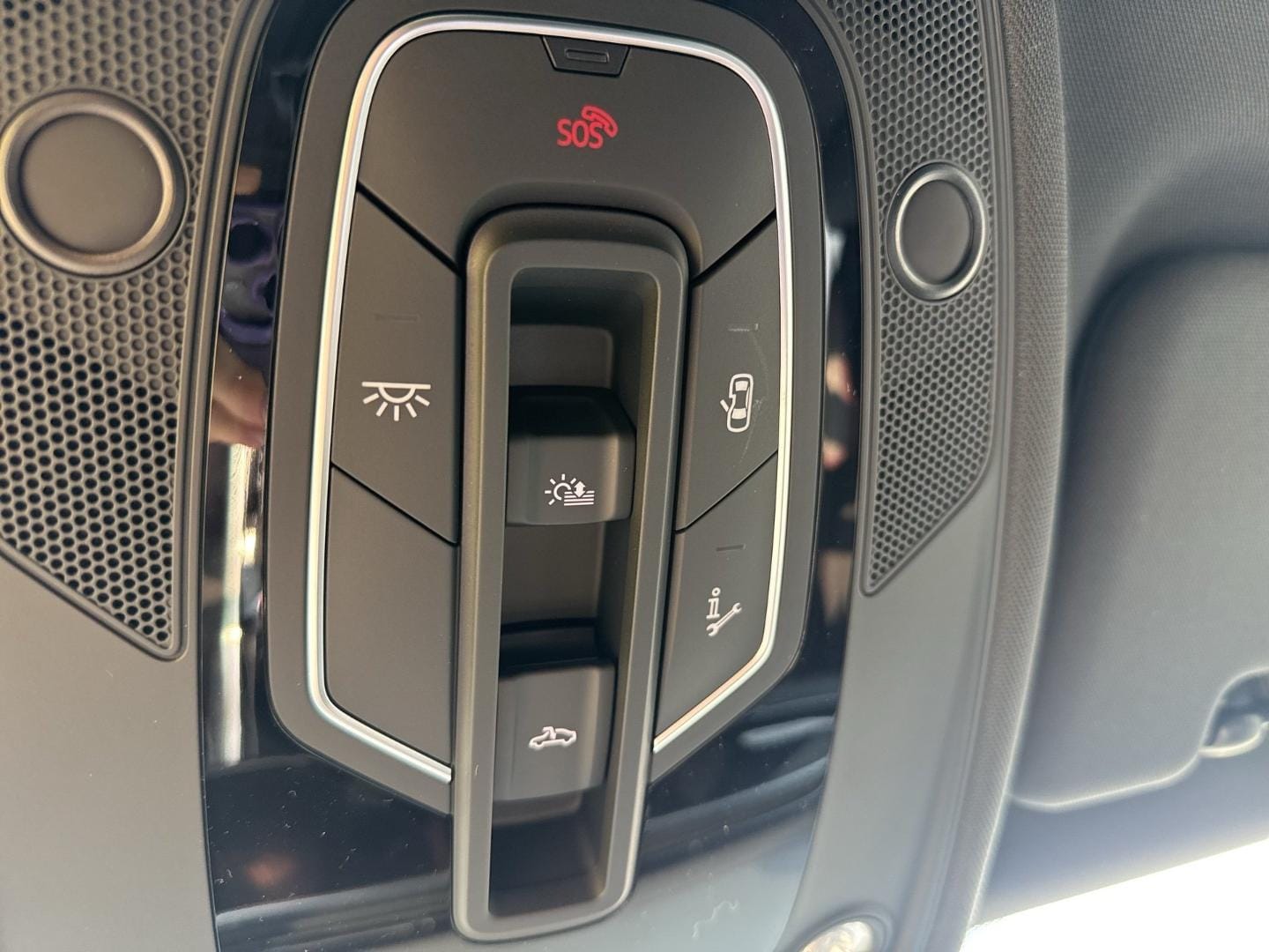 Bild über Audi RS Q8 SUV TFSI quattro 471 kW tiptronic - für weitere Informationen kontaktieren Sie den Audi Partner