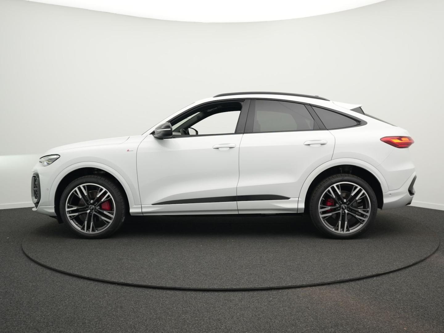 Bild über Audi Q5 Sportback TDI quattro 150 kW S tronic - für weitere Informationen kontaktieren Sie den Audi Partner