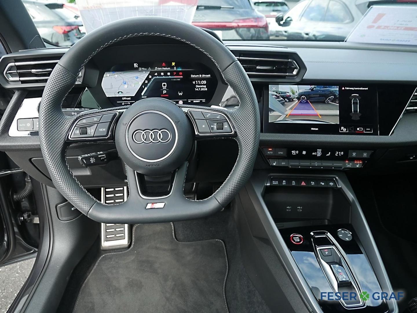 Bild über Audi S3 Limousine TFSI quattro S tronic - für weitere Informationen kontaktieren Sie den Audi Partner