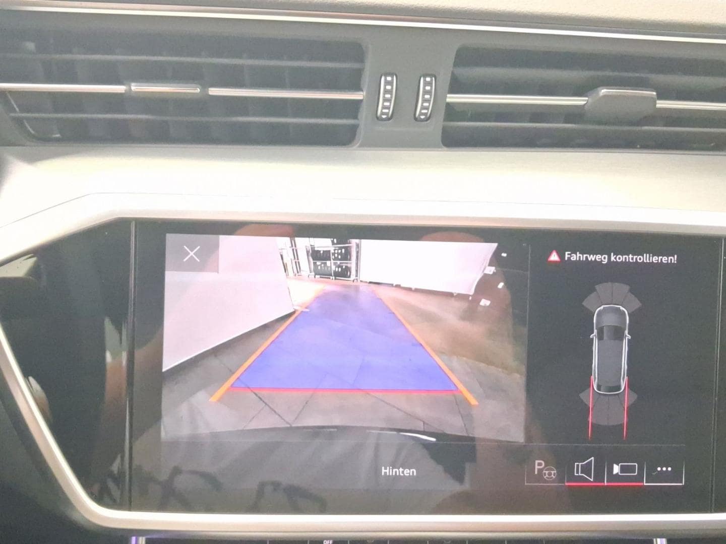 Bild über Audi S6 Avant TDI quattro tiptronic - für weitere Informationen kontaktieren Sie den Audi Partner