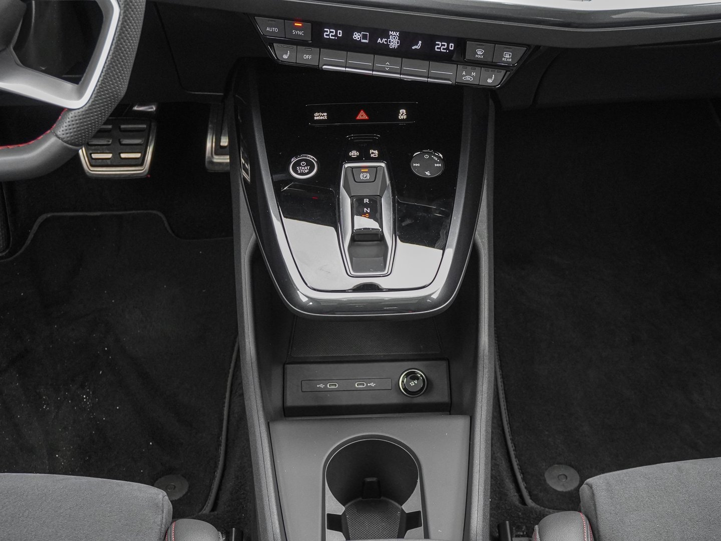 Bild über Audi Q4 e-tron 45 e-tron - für weitere Informationen kontaktieren Sie den Audi Partner