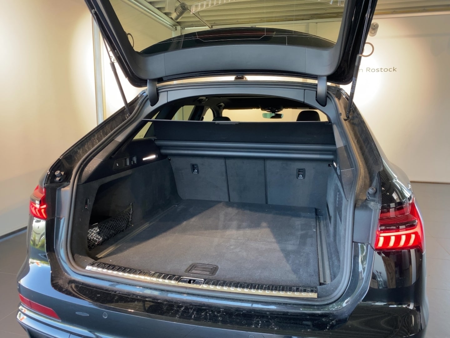 Bild über Audi S6 Avant TDI quattro tiptronic - für weitere Informationen kontaktieren Sie den Audi Partner