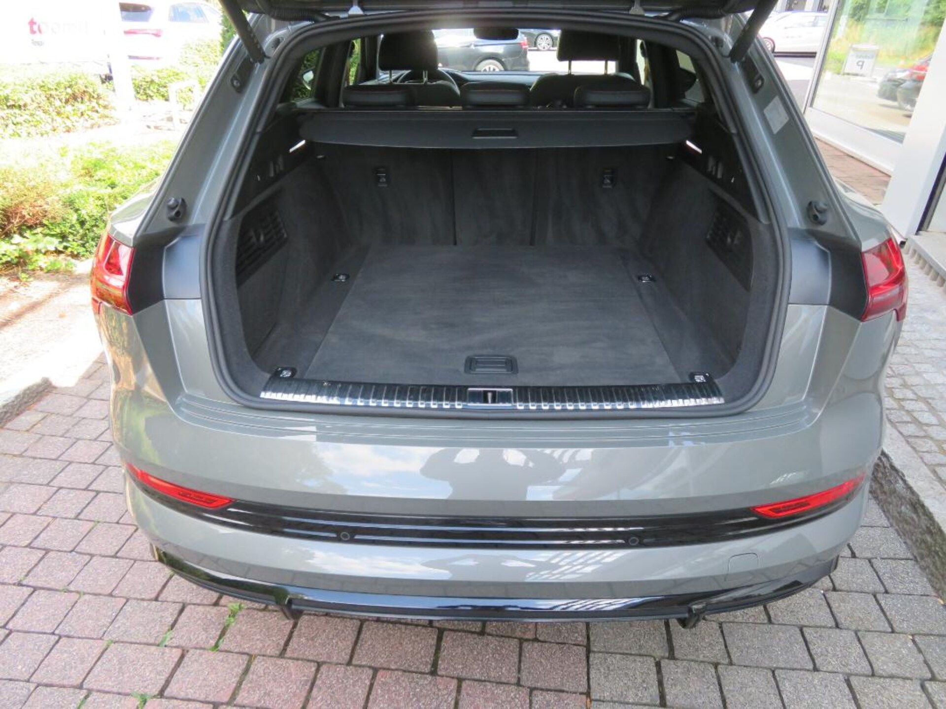 Audi e-tron S line